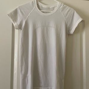 Lulu swiftly tech, size 8, perfect condition